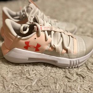 Under armour volleyball shoes size 7